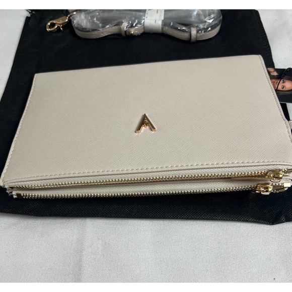 NWT Vanessa Williams Off White Large Lush Clutch Shoulder Strap Wristlet - Picture 4 of 5